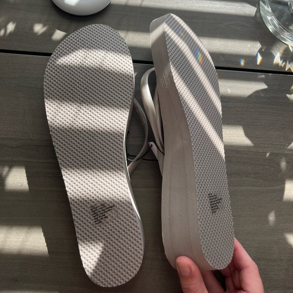 Gap New With Tag Wedge Flip Flops Size 10 - Picture 6 of 7